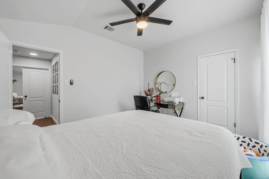 9400 Lightwood Loop Austin TX 78748
