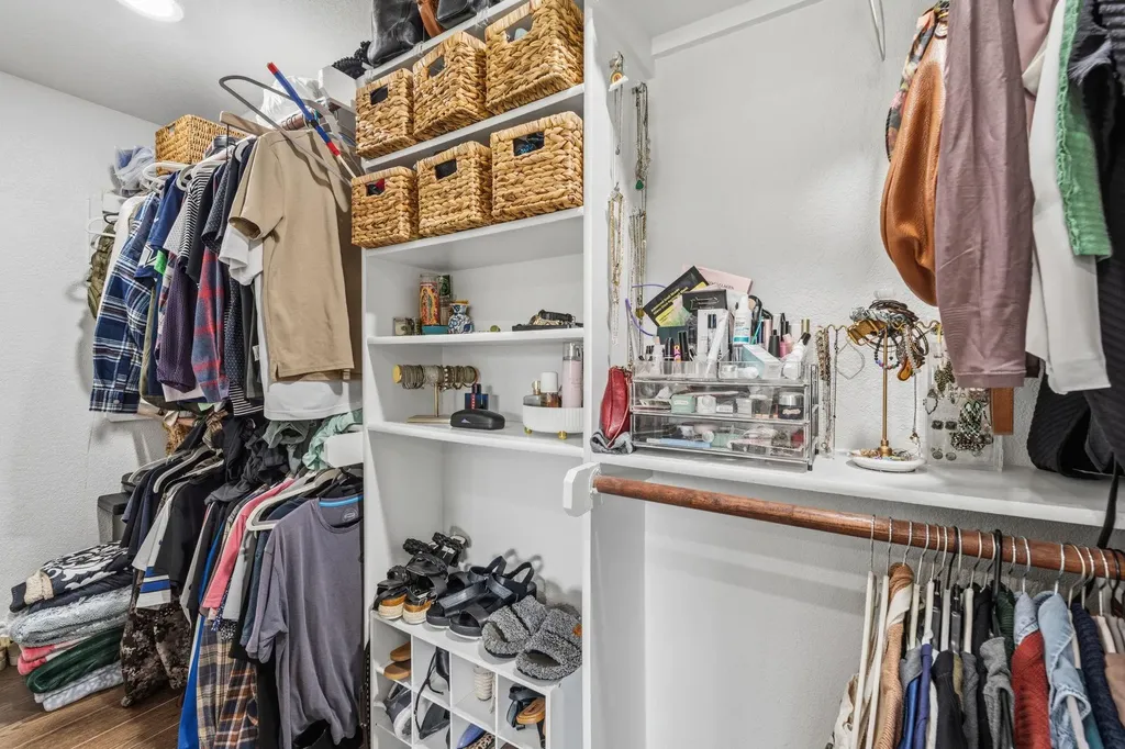 9400 Lightwood Loop Austin TX 78748