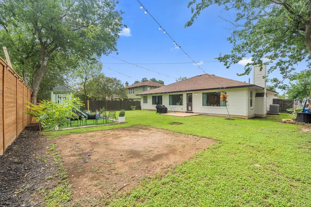 9400 Lightwood Loop Austin TX 78748