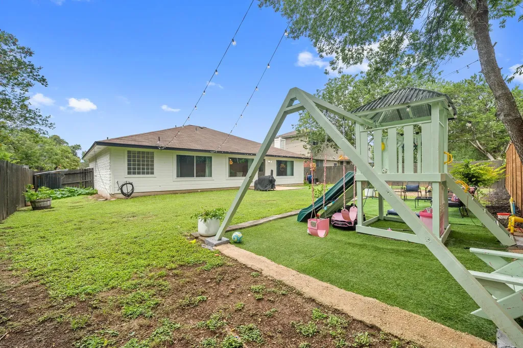 9400 Lightwood Loop Austin TX 78748