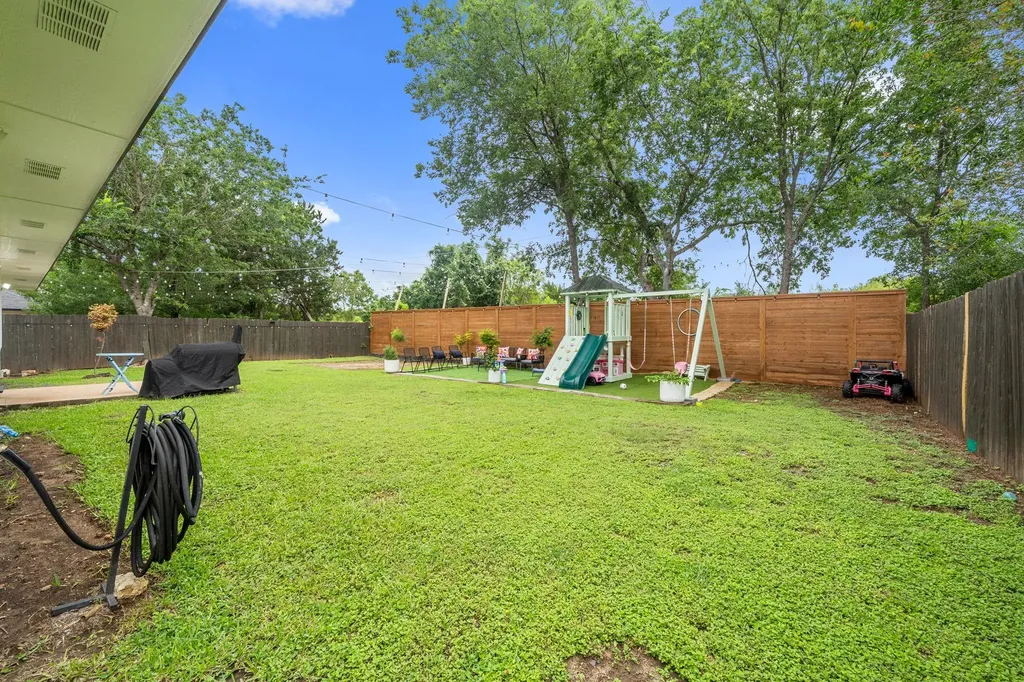 9400 Lightwood Loop Austin TX 78748
