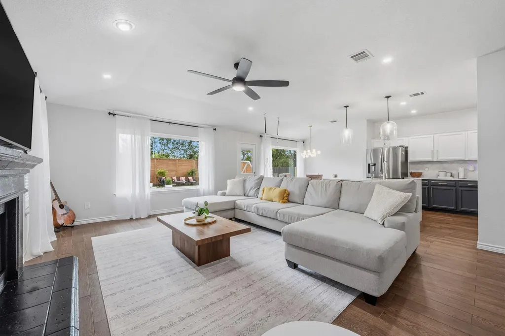 9400 Lightwood Loop Austin TX 78748