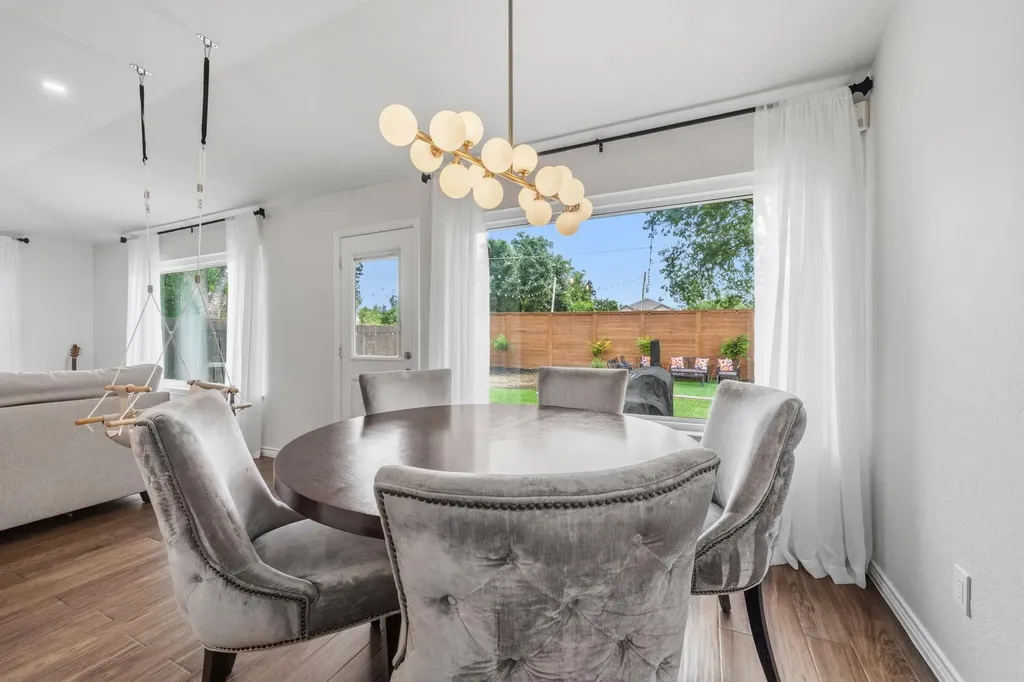 9400 Lightwood Loop Austin TX 78748