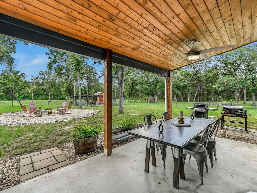 226 Stolle Lane Flatonia TX 78941