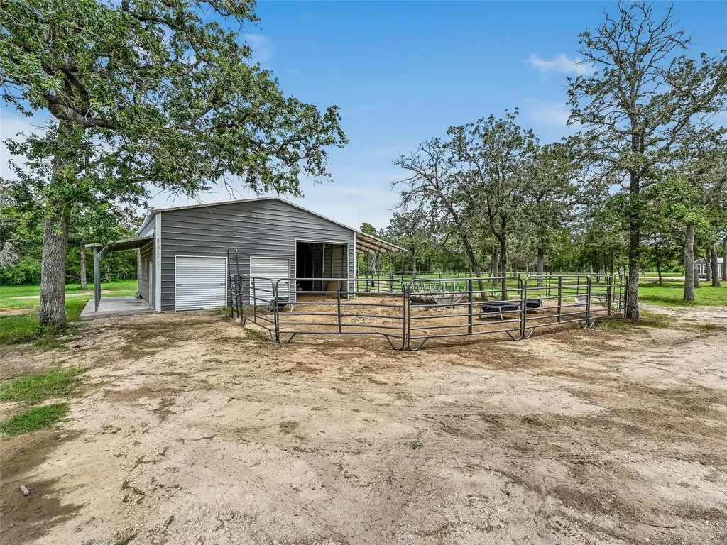 226 Stolle Lane Flatonia TX 78941