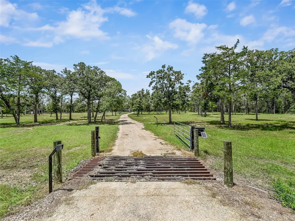 226 Stolle Lane Flatonia TX 78941