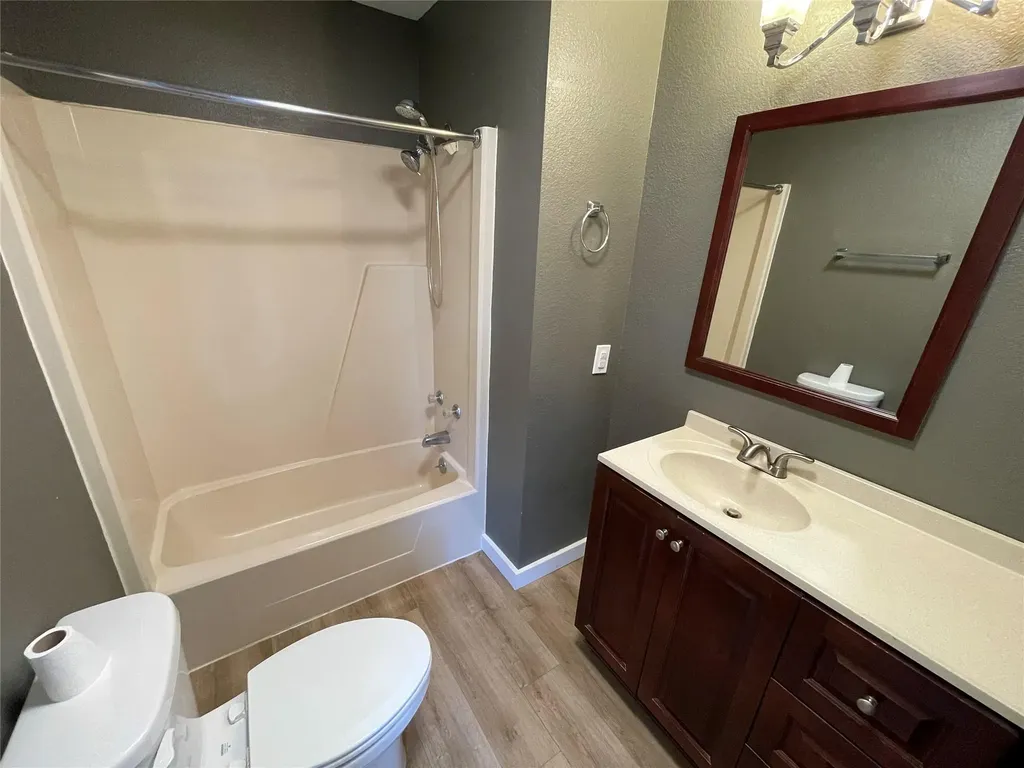 20812 Buena Vista Lago Vista TX 78645