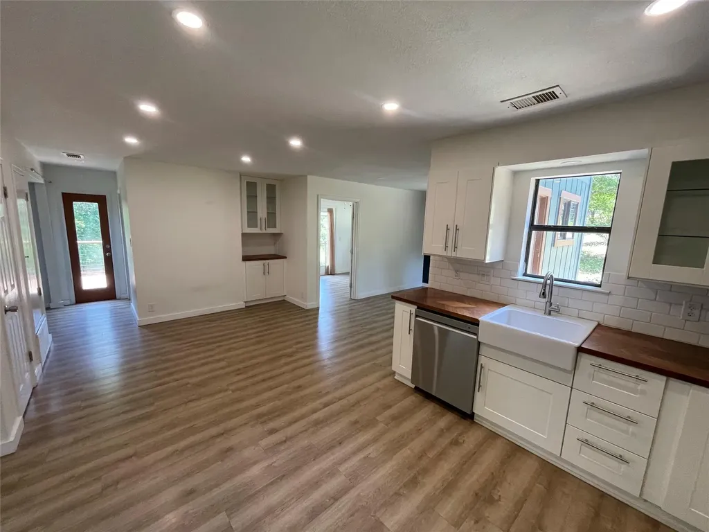 20812 Buena Vista Lago Vista TX 78645