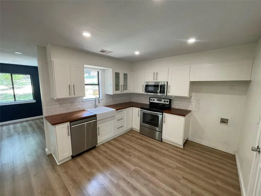 20812 Buena Vista Lago Vista TX 78645