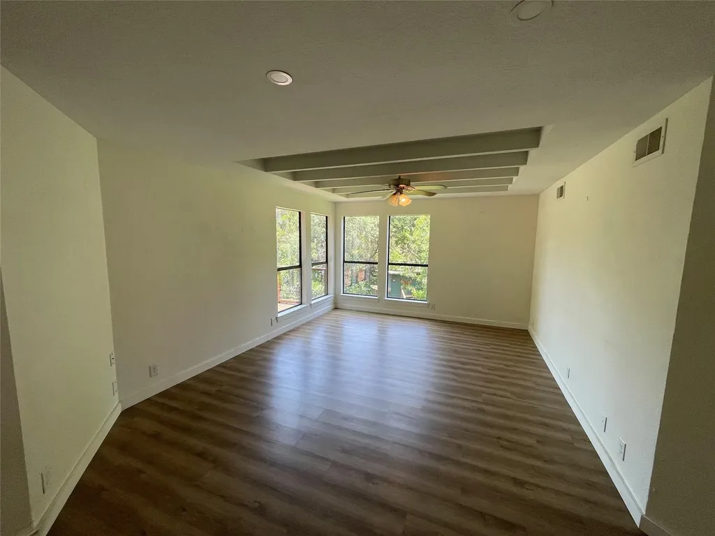20812 Buena Vista Lago Vista TX 78645