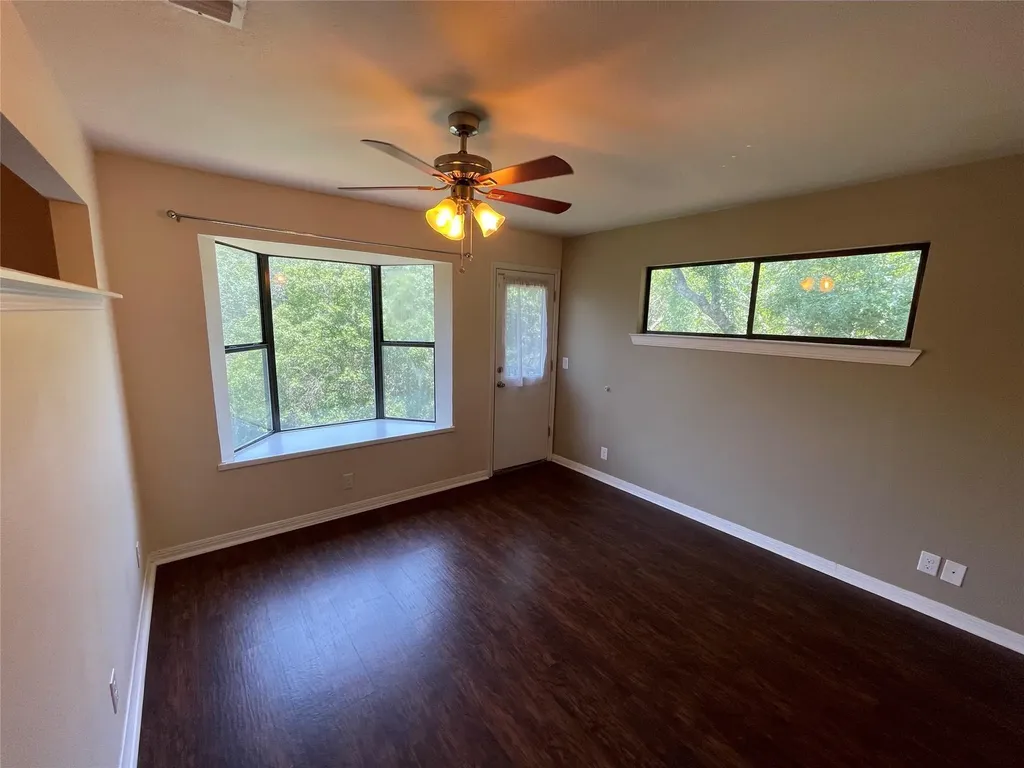 20812 Buena Vista Lago Vista TX 78645