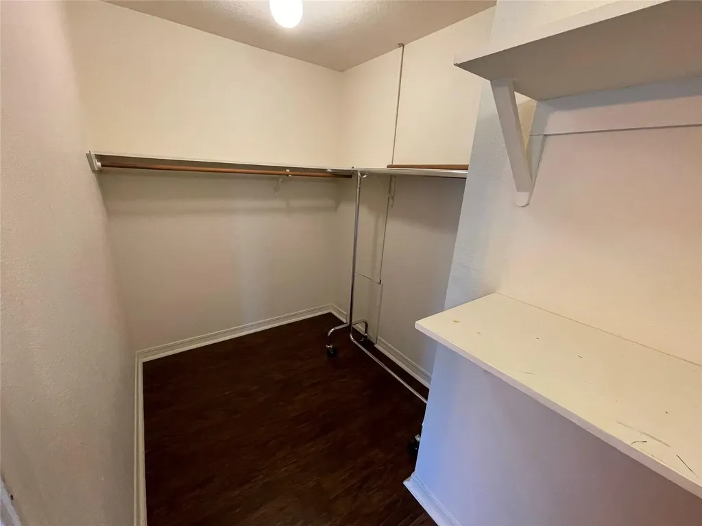 20812 Buena Vista Lago Vista TX 78645