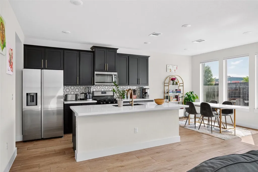 6205 Dumfries Lane Austin TX 78744