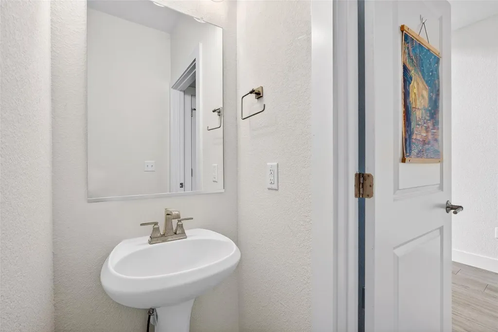 6205 Dumfries Lane Austin TX 78744