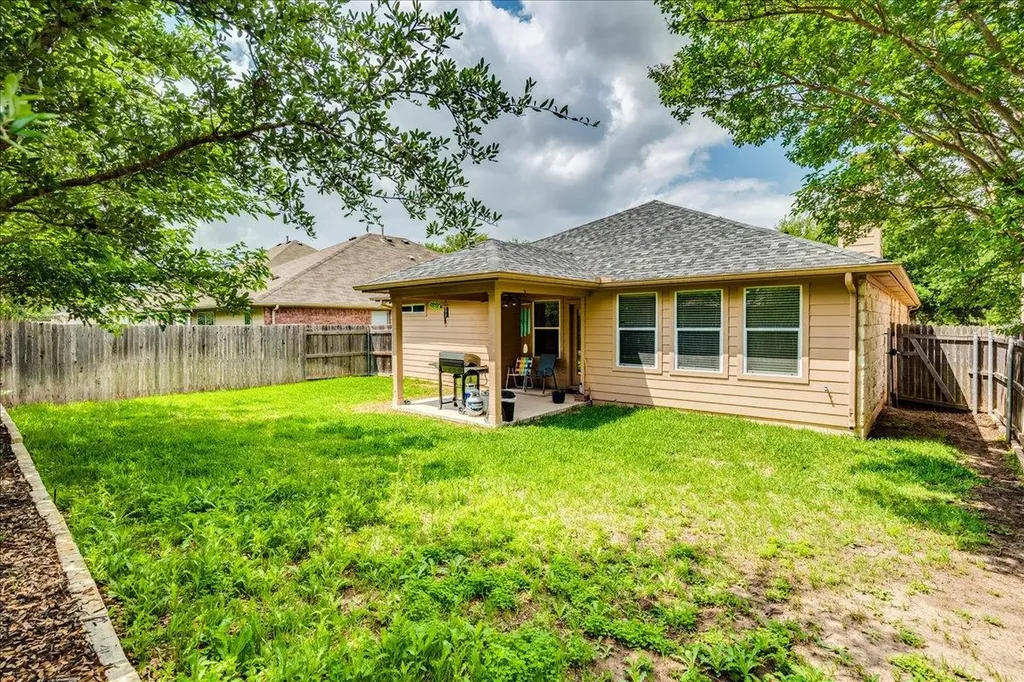 1151 Stone Rim Loop Buda TX 78610