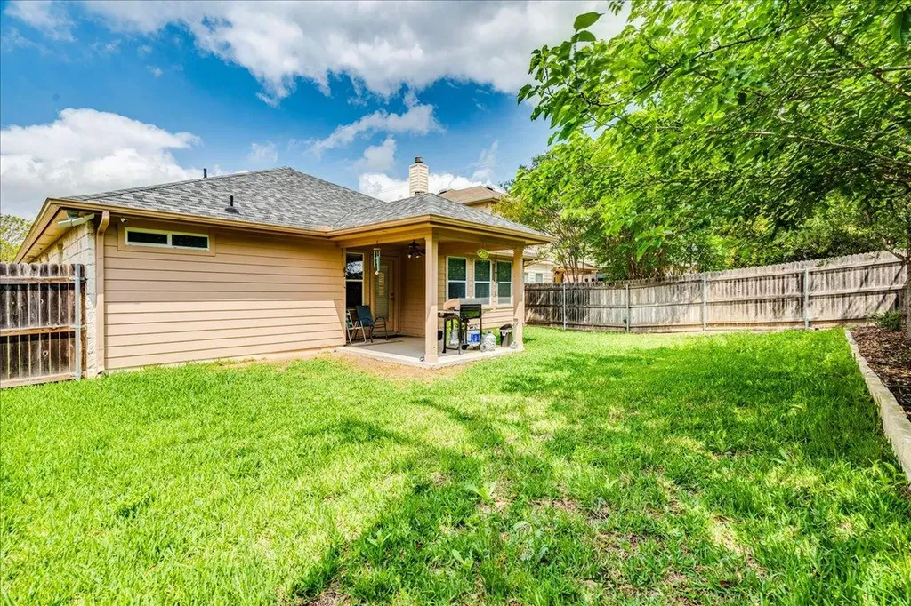 1151 Stone Rim Loop Buda TX 78610