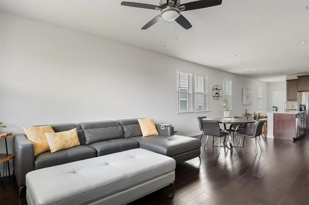 11917 Cimaizon Drive Austin TX 78725