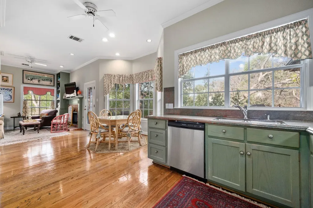 2716 Hillview Green Lane Austin TX 78703