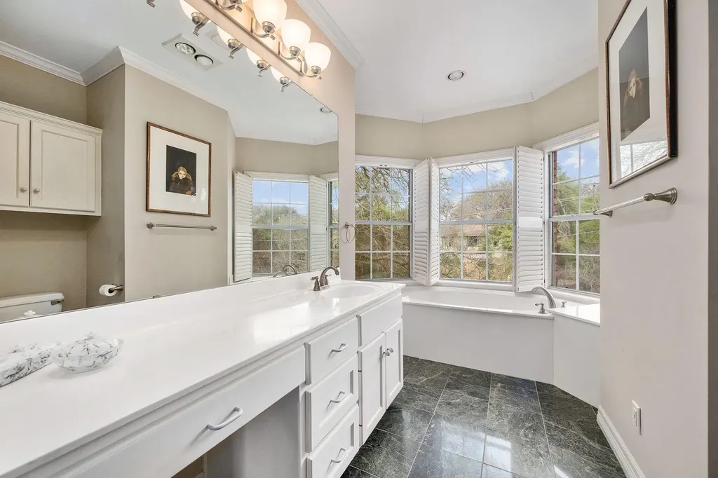 2716 Hillview Green Lane Austin TX 78703