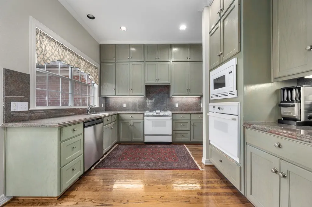 2716 Hillview Green Lane Austin TX 78703