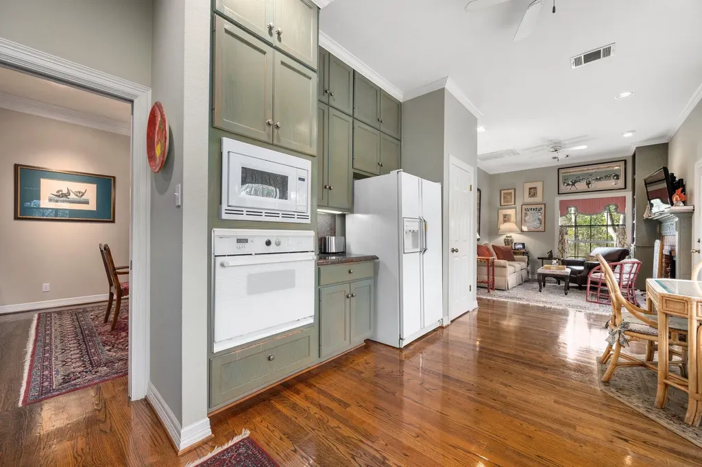 2716 Hillview Green Lane Austin TX 78703