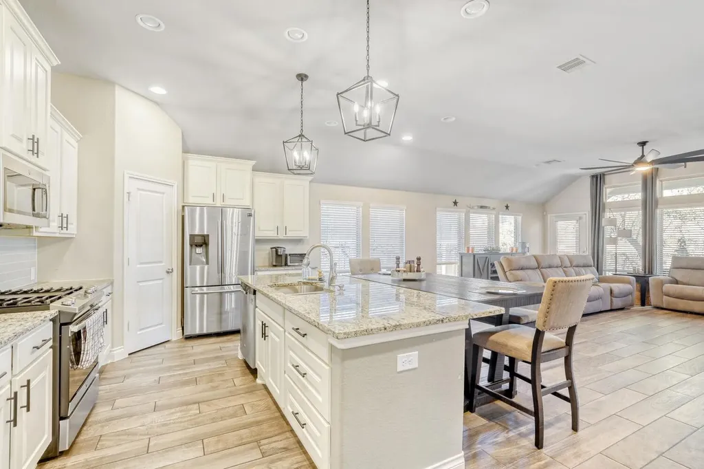 2416 Burberry Lane Leander TX 78641