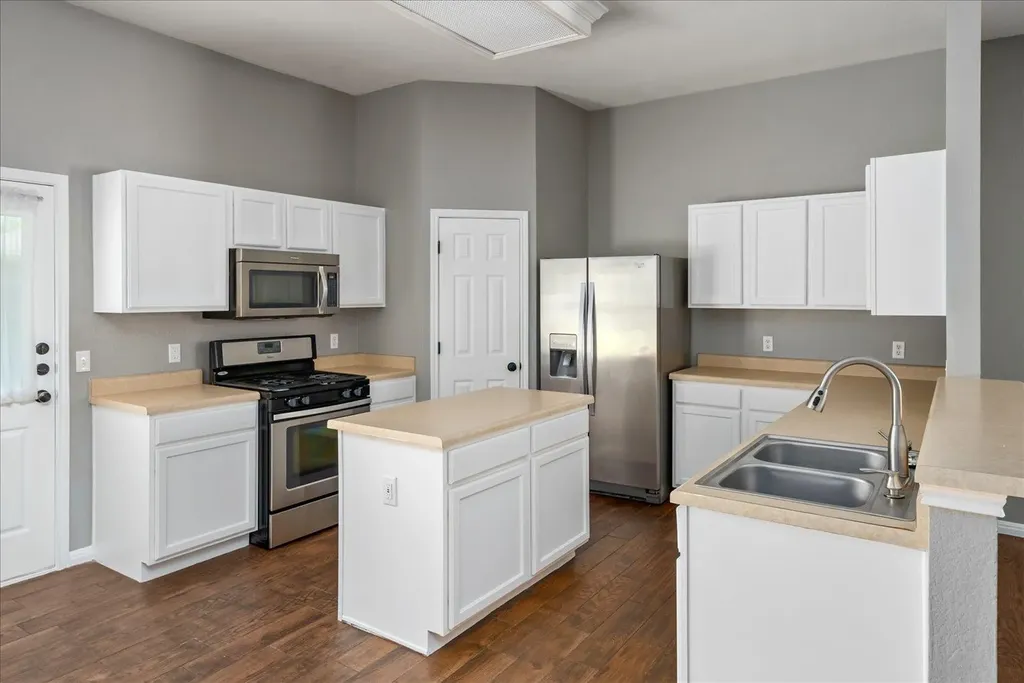 403 Thunderstorm Avenue Lockhart TX 78644