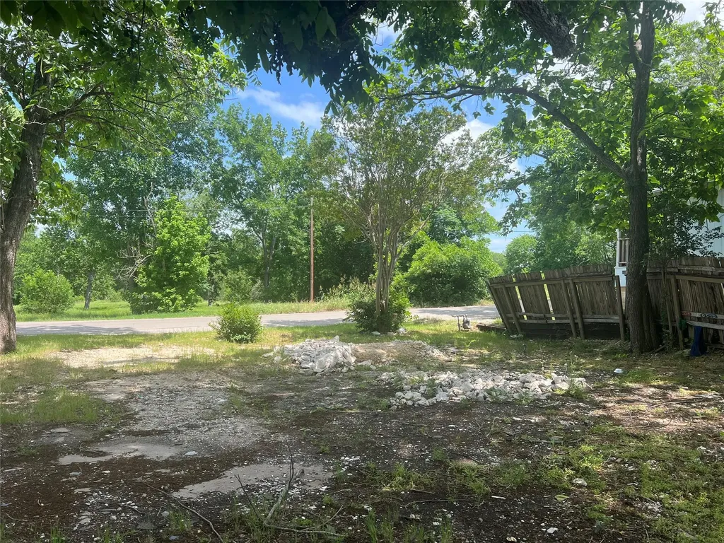 711 Burkett Street Taylor TX 76574