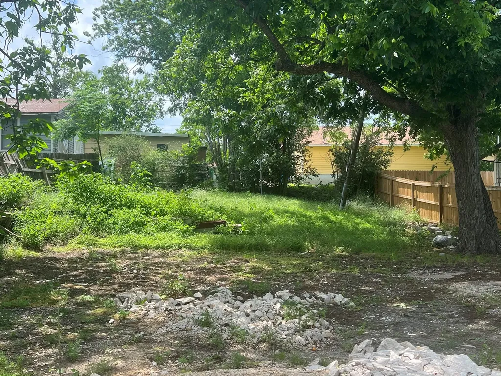 711 Burkett Street Taylor TX 76574