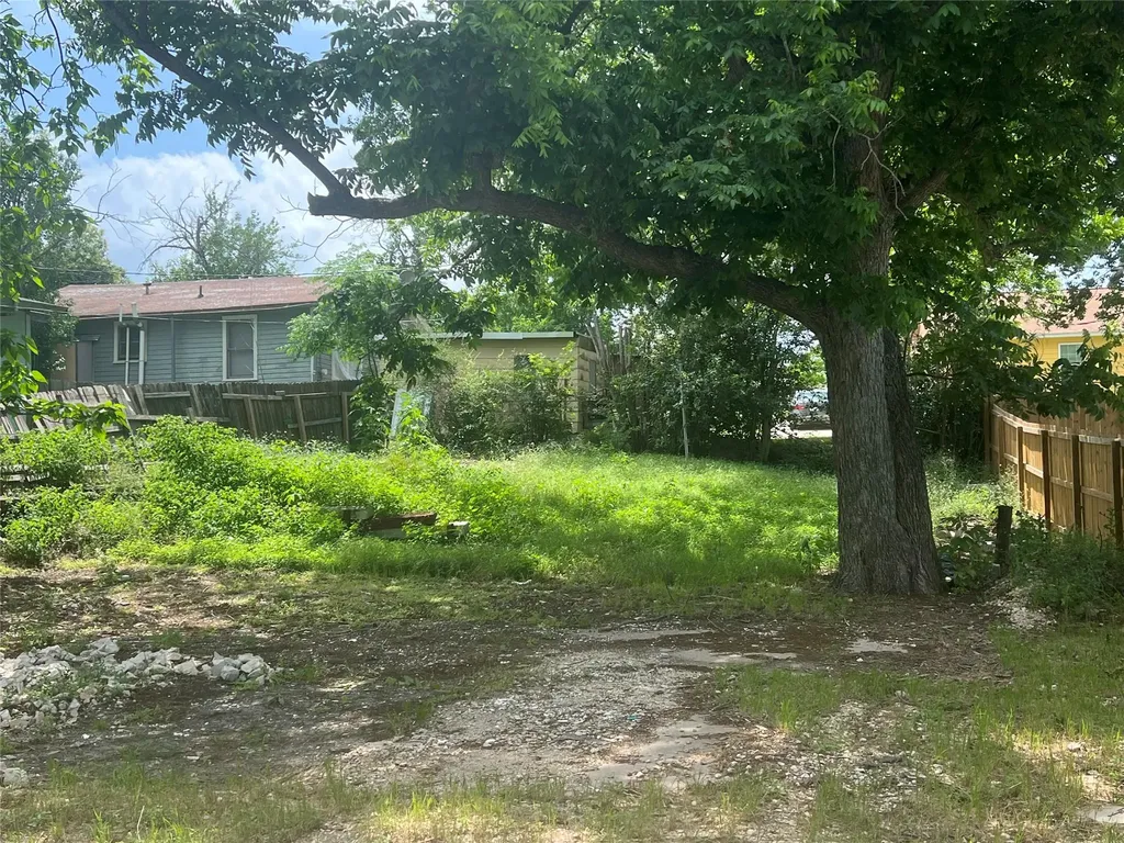711 Burkett Street Taylor TX 76574