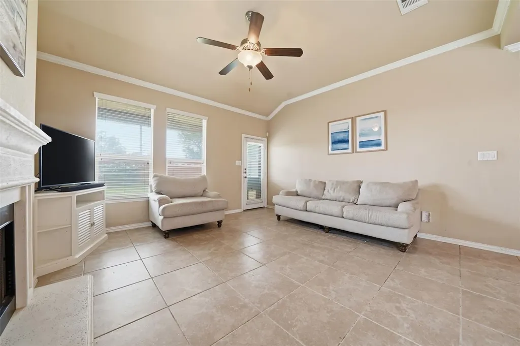 1927 Autumn Run Lane Round Rock TX 78665