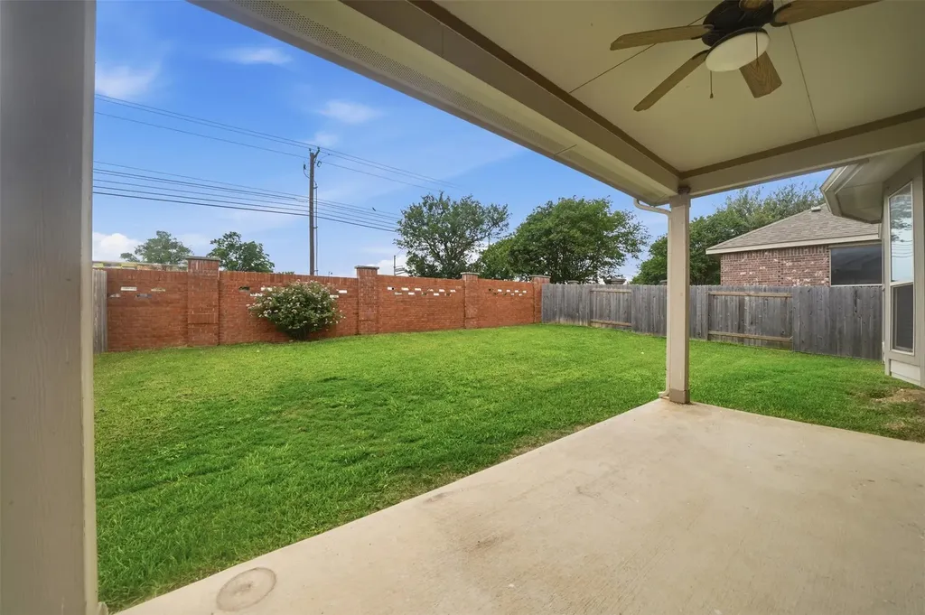 1927 Autumn Run Lane Round Rock TX 78665
