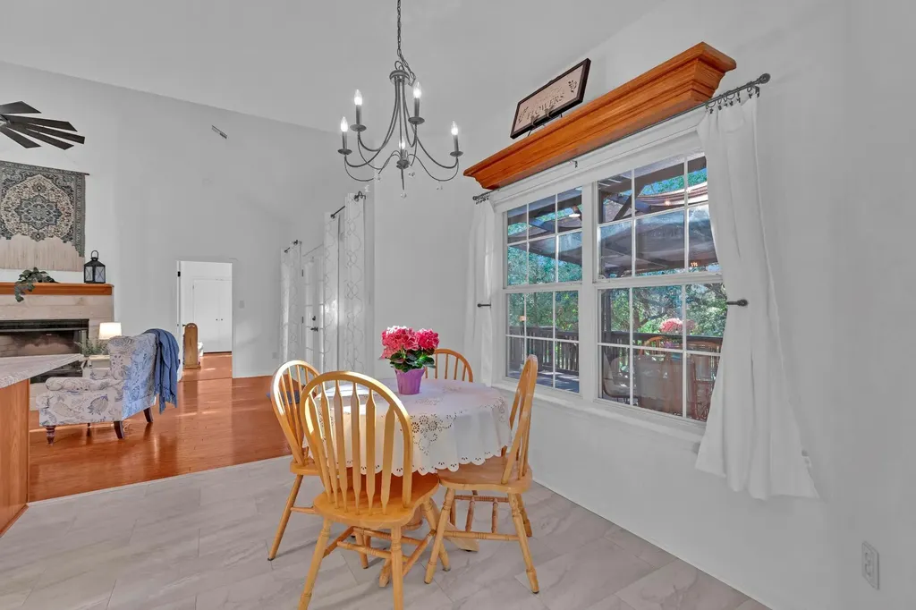 206 S Cowal Drive Spicewood TX 78669