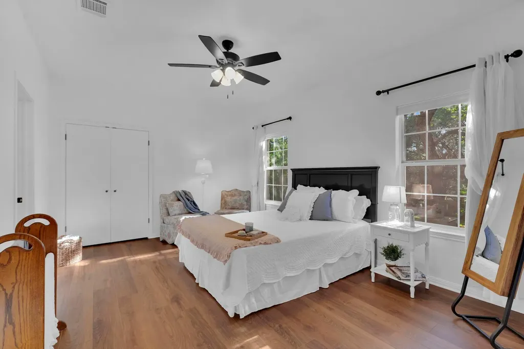 206 S Cowal Drive Spicewood TX 78669