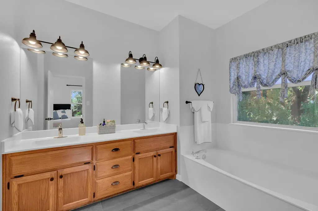 206 S Cowal Drive Spicewood TX 78669