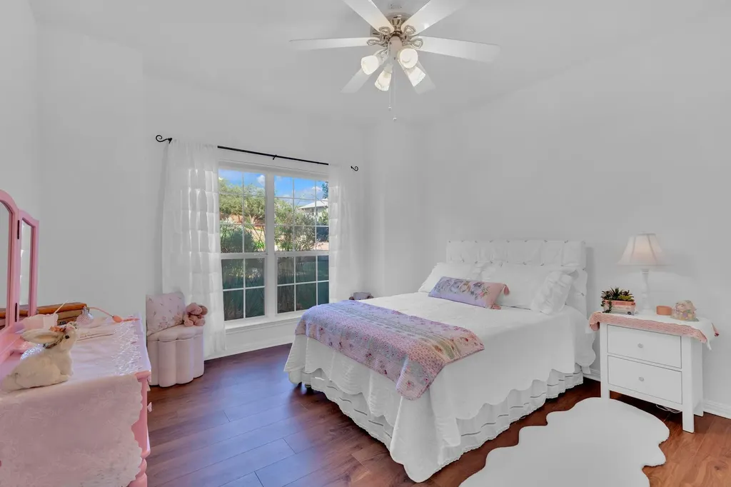 206 S Cowal Drive Spicewood TX 78669