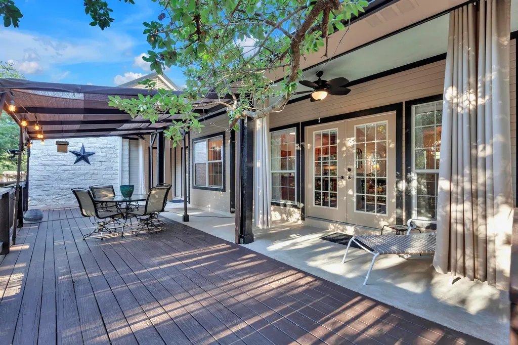 206 S Cowal Drive Spicewood TX 78669