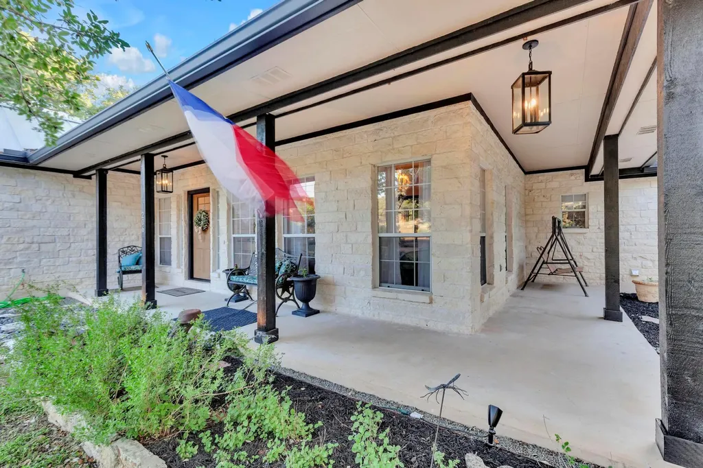 206 S Cowal Drive Spicewood TX 78669