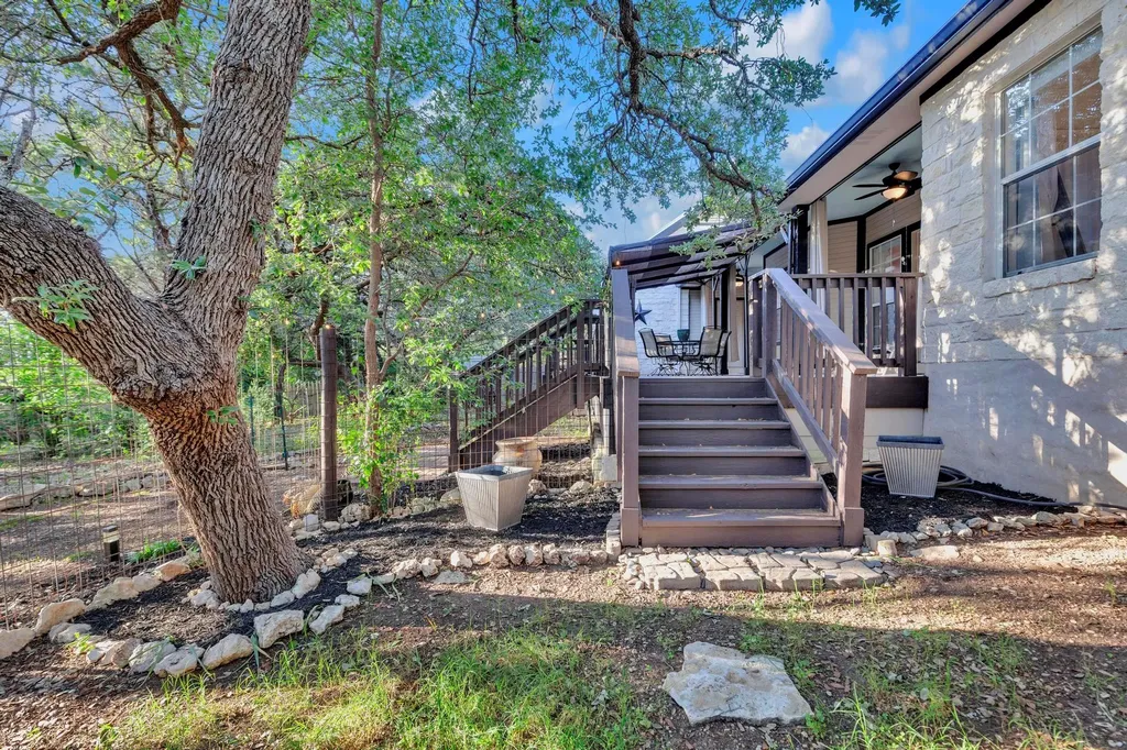 206 S Cowal Drive Spicewood TX 78669