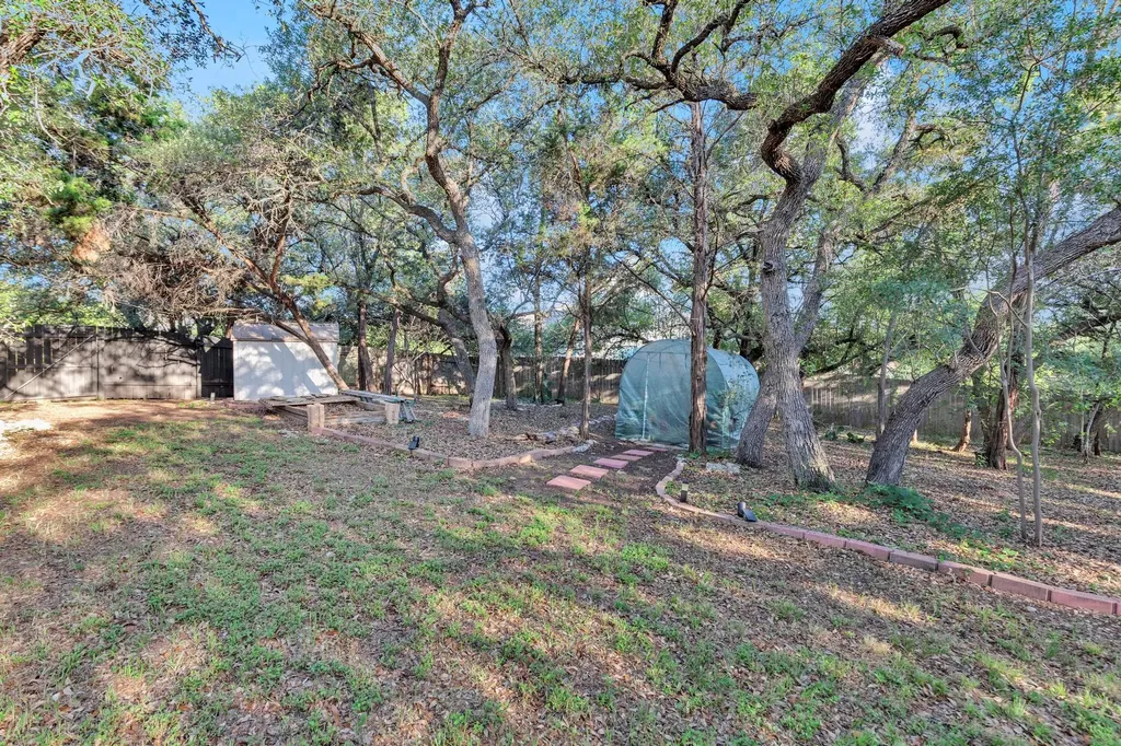 206 S Cowal Drive Spicewood TX 78669