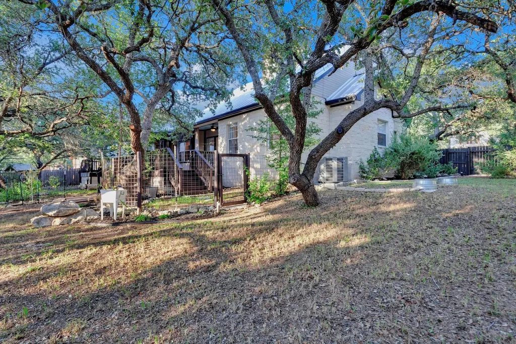206 S Cowal Drive Spicewood TX 78669