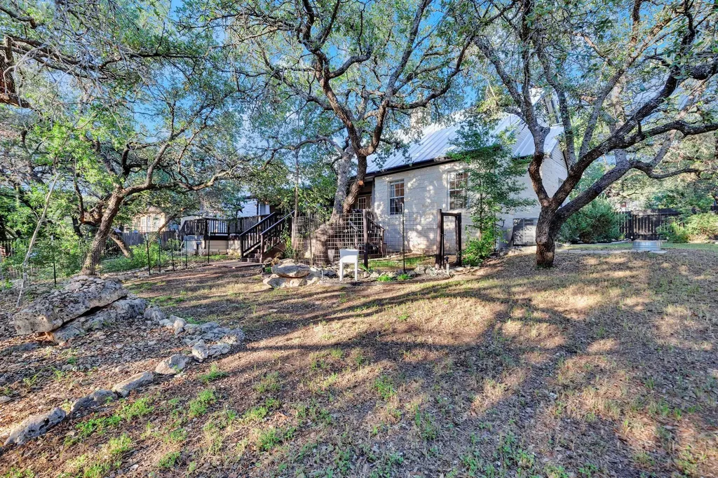 206 S Cowal Drive Spicewood TX 78669