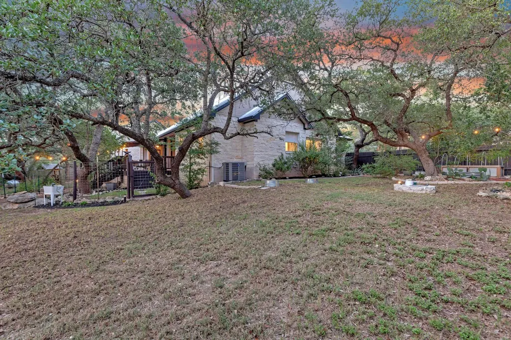 206 S Cowal Drive Spicewood TX 78669