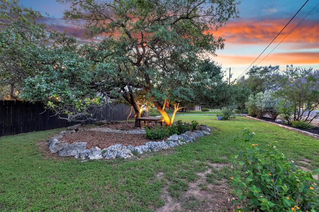 206 S Cowal Drive Spicewood TX 78669