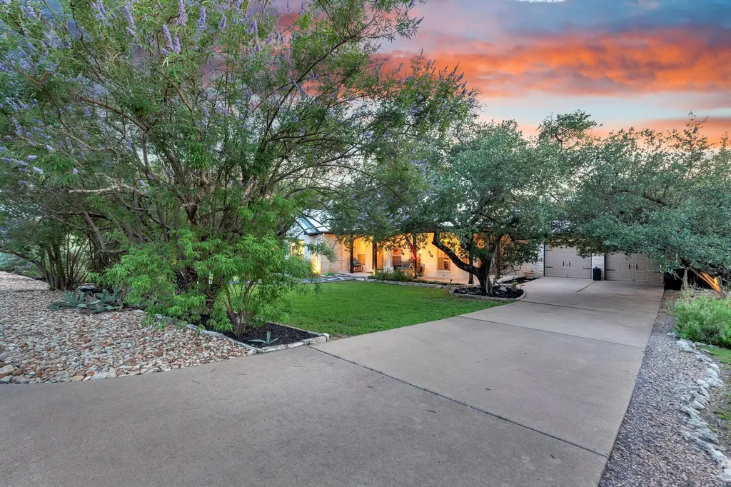 206 S Cowal Drive Spicewood TX 78669