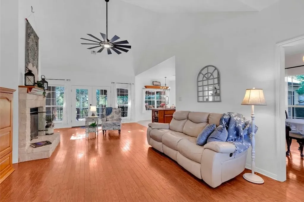 206 S Cowal Drive Spicewood TX 78669