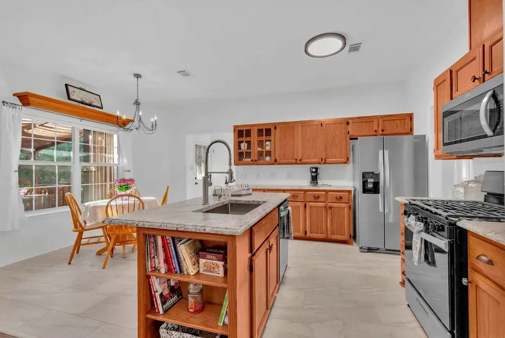 206 S Cowal Drive Spicewood TX 78669
