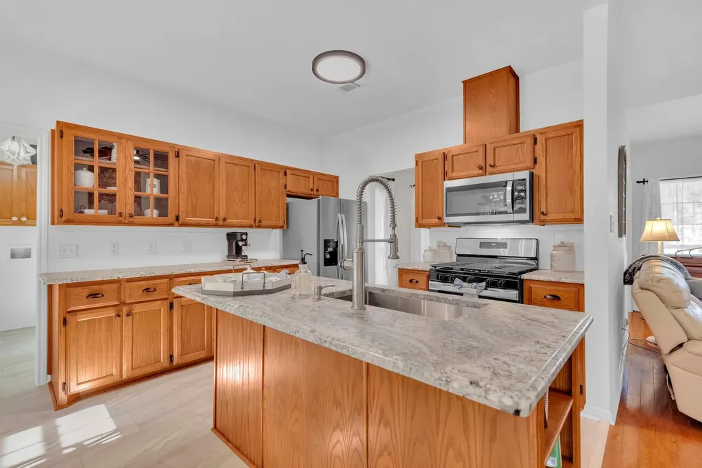 206 S Cowal Drive Spicewood TX 78669