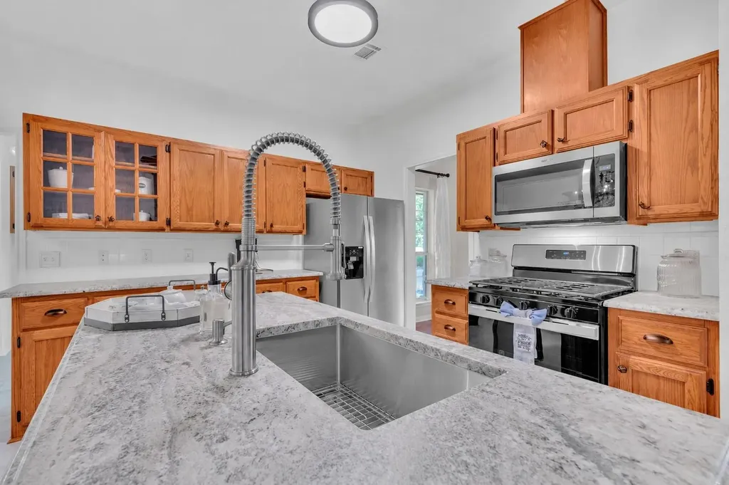 206 S Cowal Drive Spicewood TX 78669