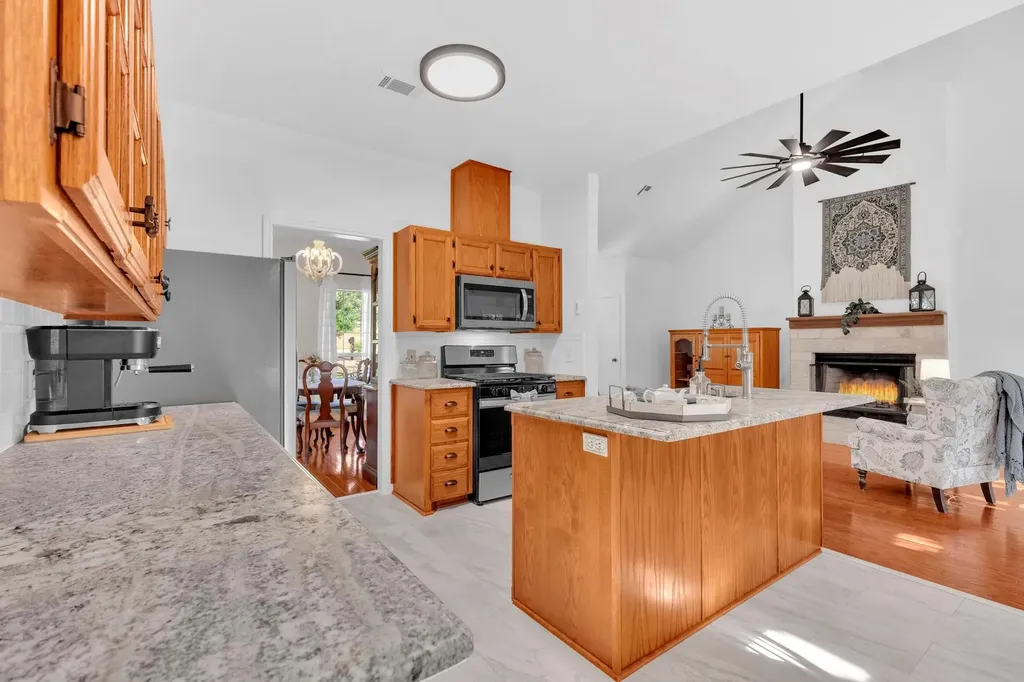 206 S Cowal Drive Spicewood TX 78669